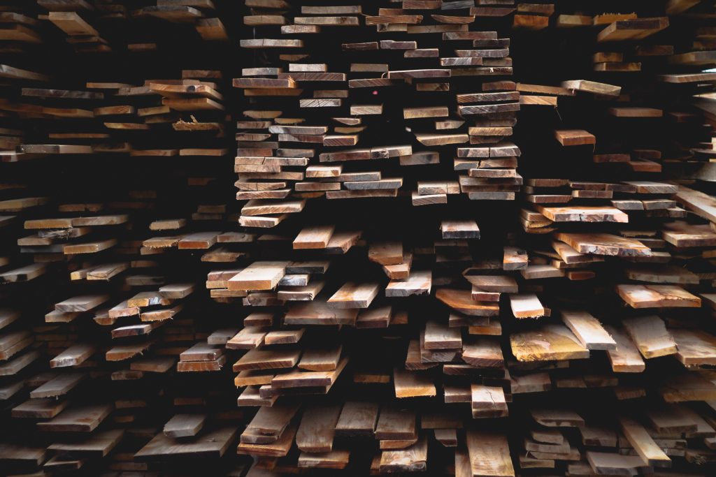 Trouvez le parement en bois massif idéal pour sublimer votre intérieur