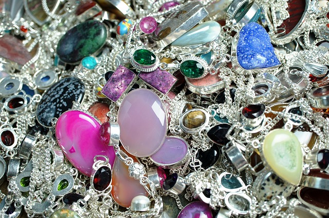 Les secrets des colliers arbre de vie : histoire, culture et influence dans la mode