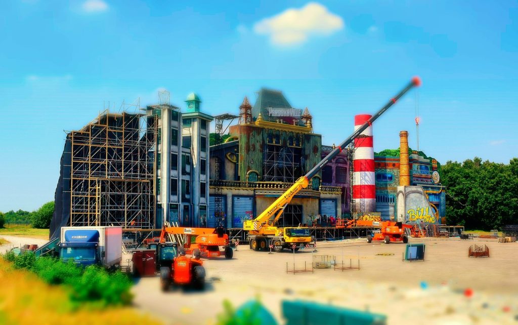 Travailler sur le montage de structures éphémères pour les festivals : quelles formations sont nécessaires ?